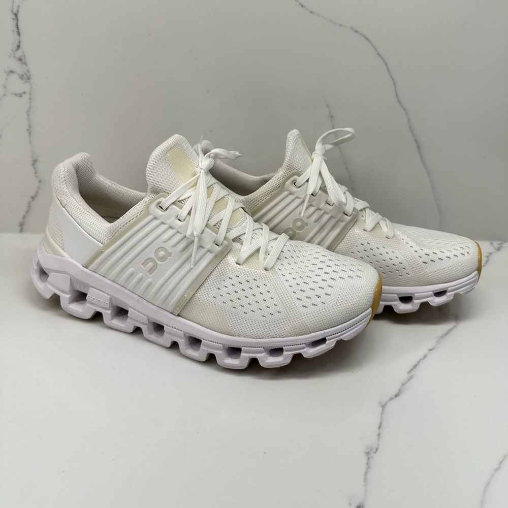 On Cloud Undyed and Gum